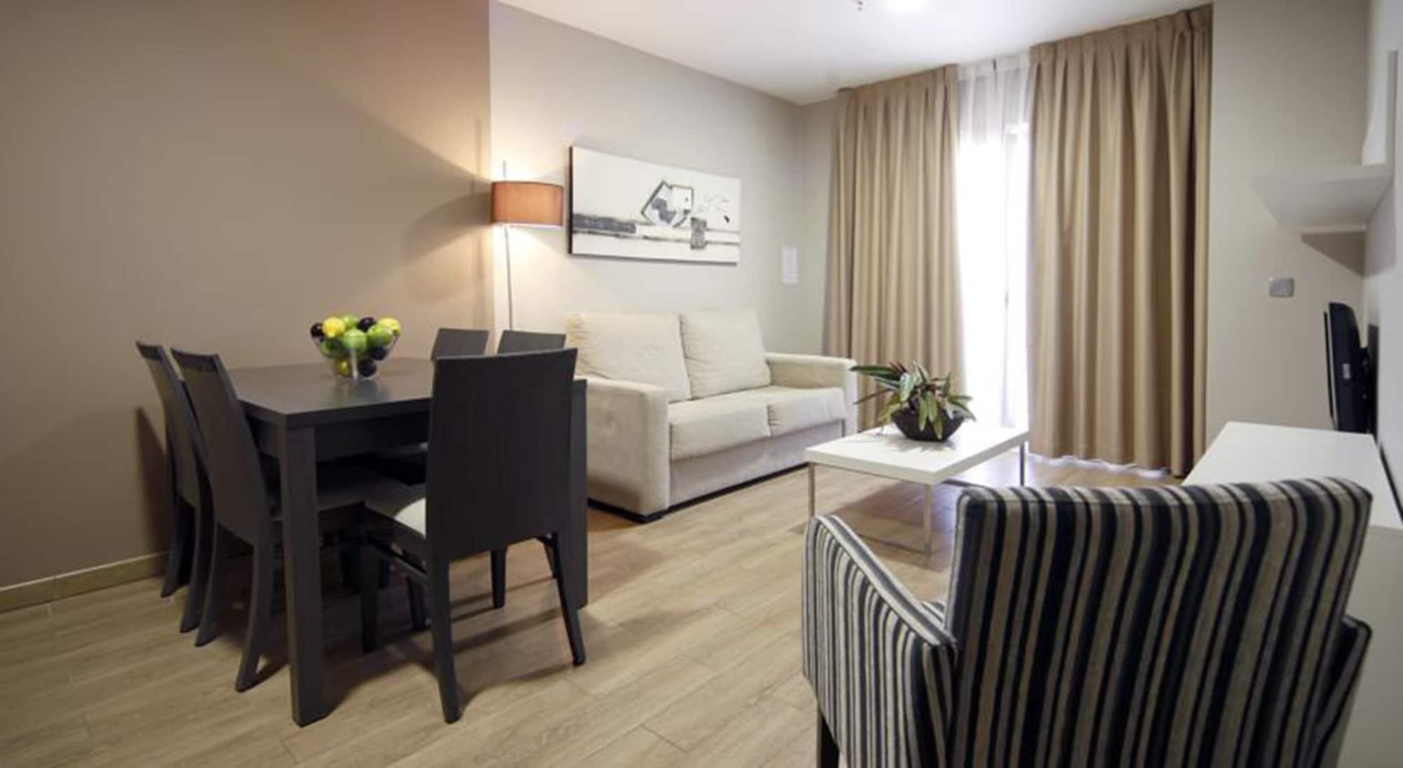 Apartahotel & Spa Jacetania Хака Экстерьер фото