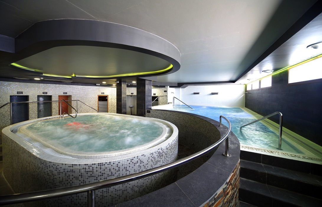 Apartahotel & Spa Jacetania Хака Экстерьер фото